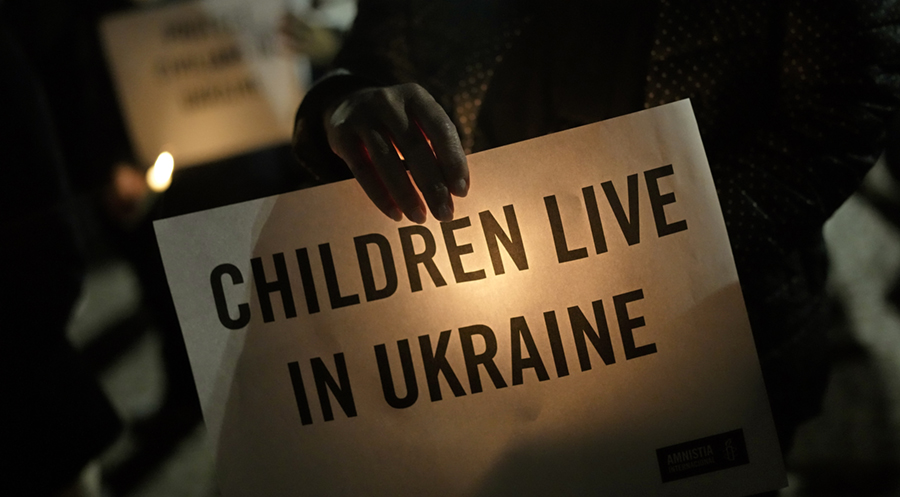 Vaka som anordnades av Amnesty International i solidaritet med det ukrainska folket, i Lissabon, måndagen den 28 februari 2022.