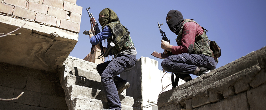 PKK-rebeller på flykt undan turkiska säkerhetsstyrkor, Nusaydin, Turkiet, 2016.