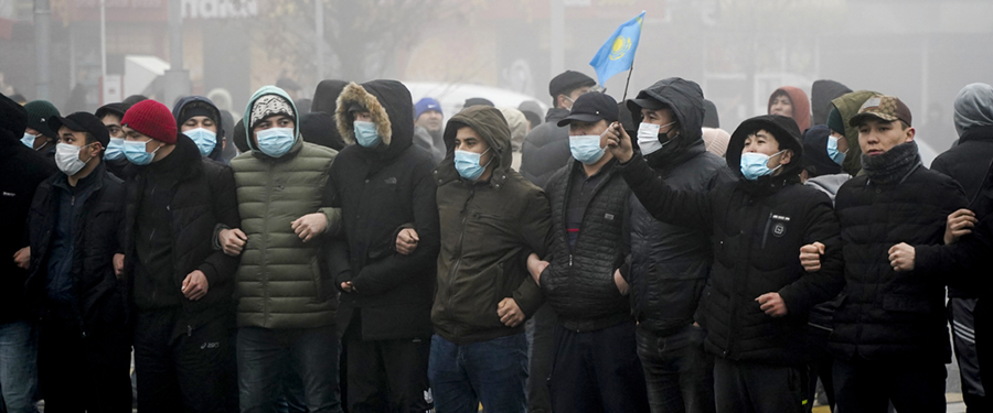 Protester i Almaty, Kazakstan, 5 mars 2022.