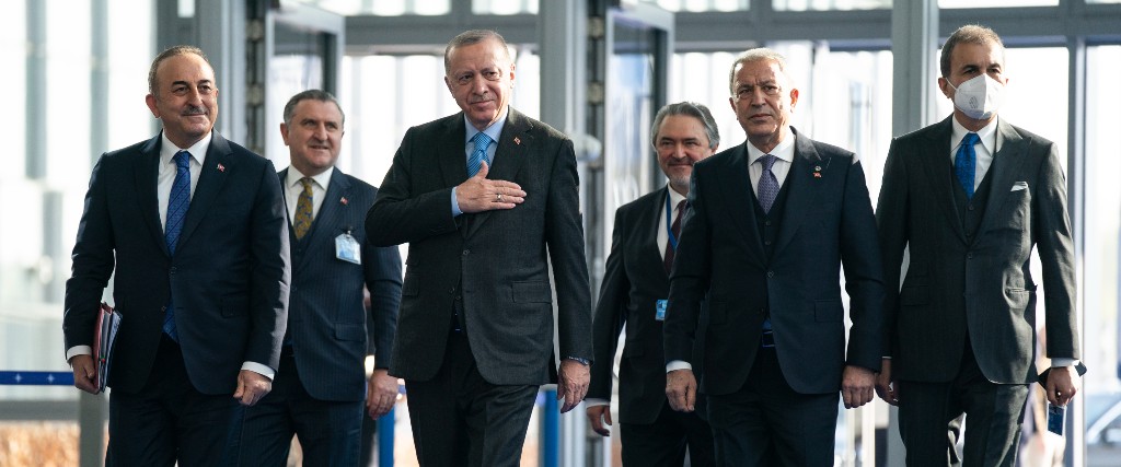 Turkiets president Recep Tayyip Erdogan i mitten i samband med ett Natomöte i mars.