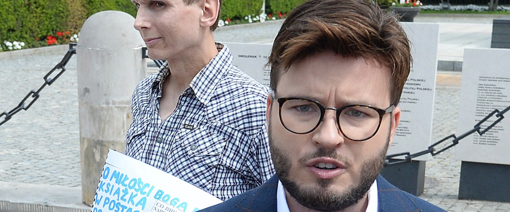 Bartosz Staszewski (till höger) har vunnit en viktig seger för hbtq-personers yttrandefrihet i Polen menar Human Rights Watch.