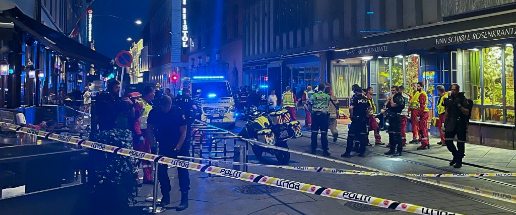 Polisen ber om tips och bilder i samband med dödsskjutningarna i Oslo natten till lördagen.