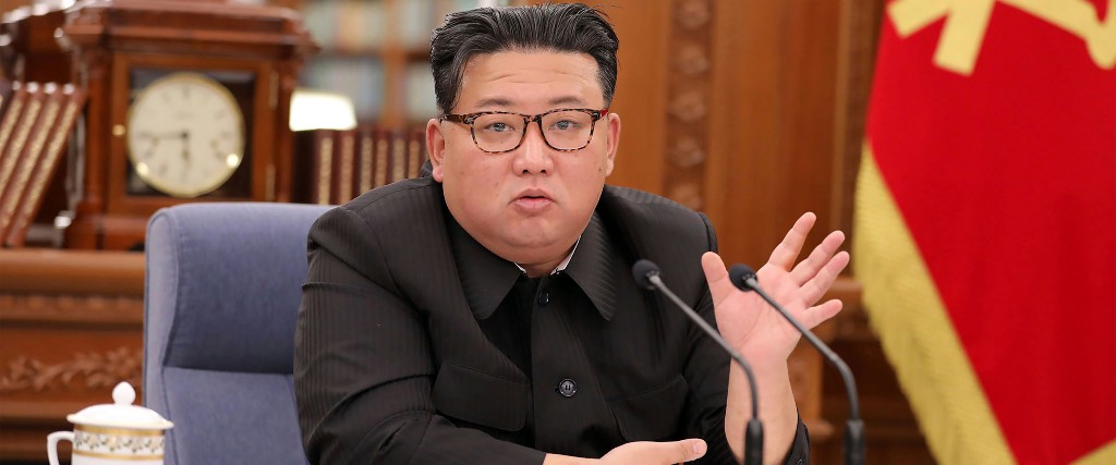 Nordkoreas ledare Kim Jong-un under ett möte den 27 juni 2022.