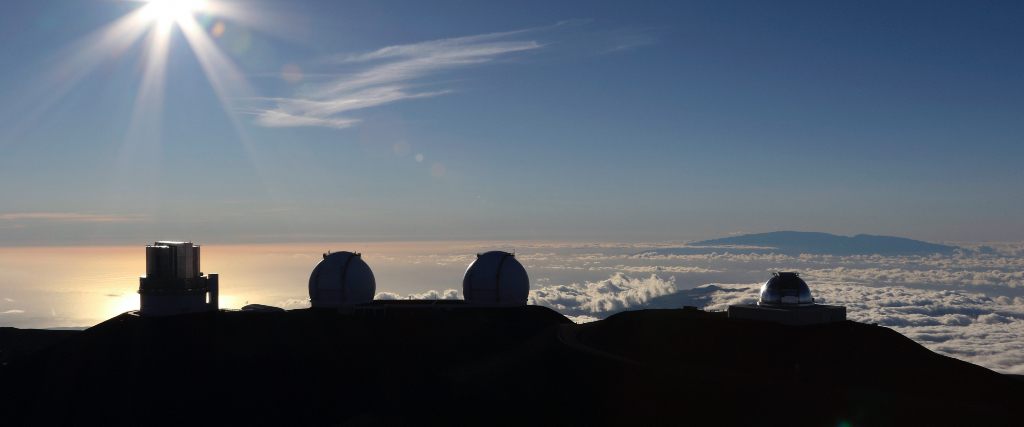 Mauna Kea: ett heligt berg på Hawaii – och även ett av världens viktigaste fönster mot universum, i form av tretton astronmoiska observatorieteleskop.