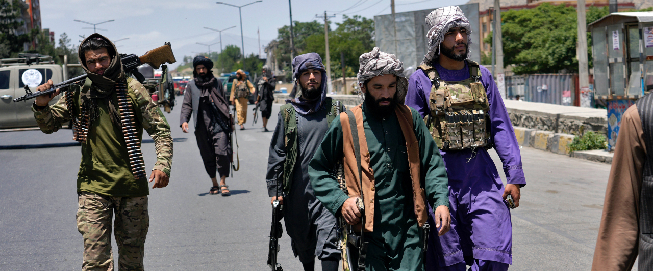 Talibanstyrkor patrullerar gator i Afghanistans huvudstad Kabul.