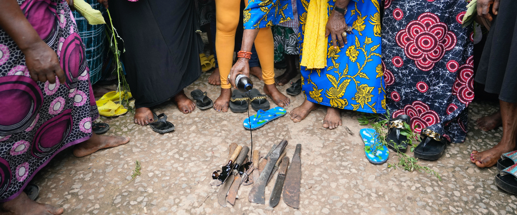 Nigeriansk polis har undsatt mer än 75 människor, varav minst 26 barn, som kan ha hållits mot sin vilja i en källare i en kyrka i delstaten Ondo i det afrikanska landets sydvästliga del.