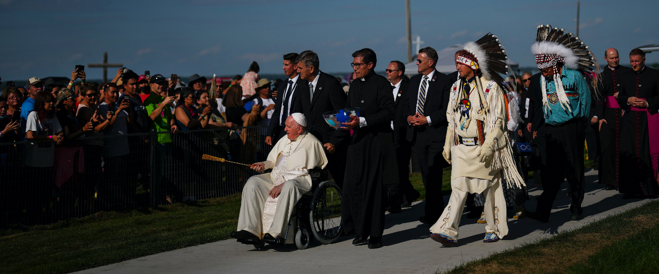 Påve Franciskus deltog på en ceremoni till minne av de övergrepp som Kanadas ursprungsfolk utsattes för av såväl landets regering som religiösa samfund.
