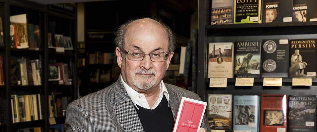 Salman Rushdie har levt under dödshot sedan 1988.