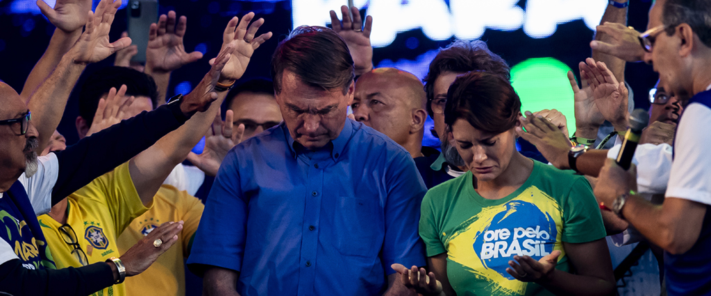 Brasiliens president Jair Bolsonaro och hans fru, Michelle Bolsonaro, deltar i en bön under det årliga kristna evenemanget March for Jesus, i Rio de Janeiro, Brasilien, lördagen den 13 augusti 2022.