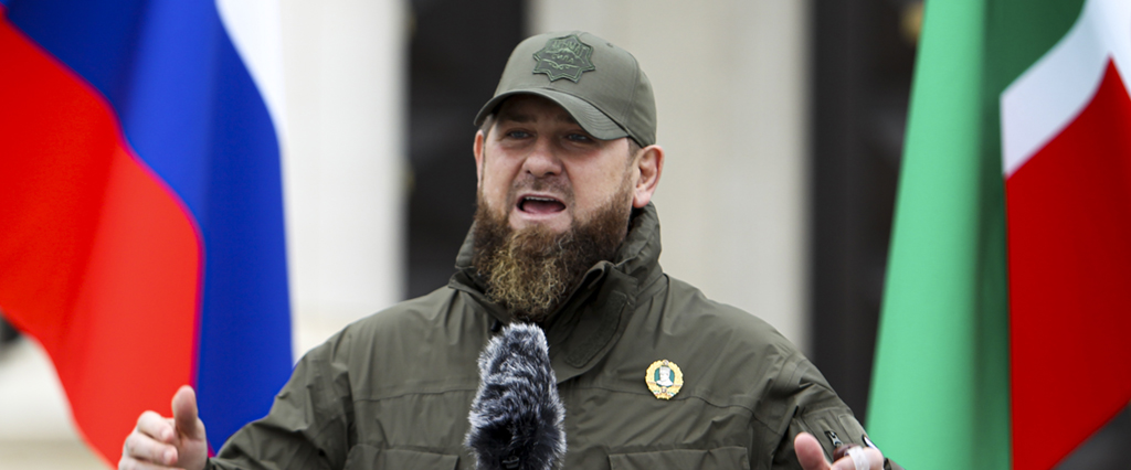 Ramzan Kadyrov, ledare över den autonoma ryska regionen Tjetjenien, anser att den ryska reträtten i Ukraina ökar trycket på Kreml att förklara sig.