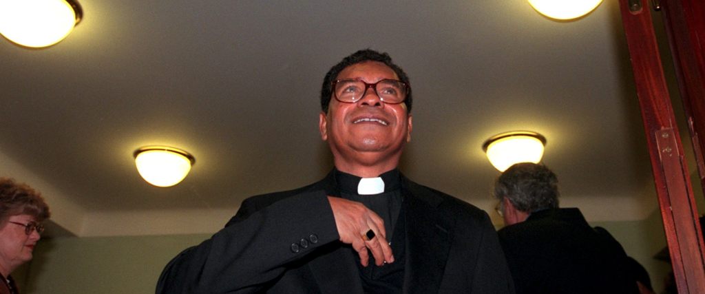 Biskop Carlos Filipe Ximenes Belo mottog Nobels fredspris 1996 tillsammans med Östtimors nuvarande president José Ramos-Horta – och blev en ledande symbol och aktör i landets kamp mot Indonesiens ockupation och självständighet 1999.