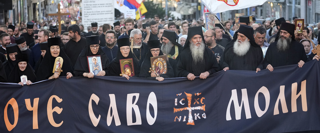 Protest mot det internationella hbtq-evenemanget Europride i Belgrad, Serbien, söndagen den 11 september 2022.