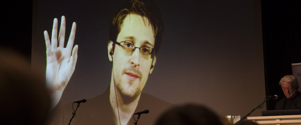 Edward Snowden  på en länk från Moskva vid utdelningen av det norska Ossietzky-priset, 2016.