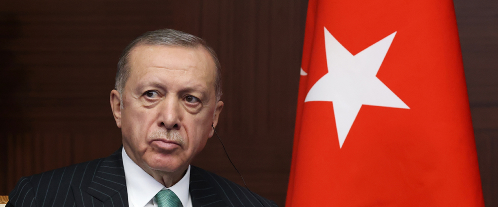 Turkiets president Recep Tayyip Erdogan föreslår en omröstning för att garantera rätten att bära hijab.