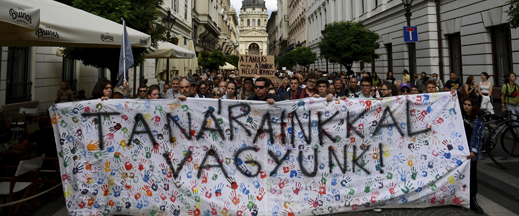 Protest i solidaritet med lärare i Budapest, Ungern, fredagen den 2 september 2022.
