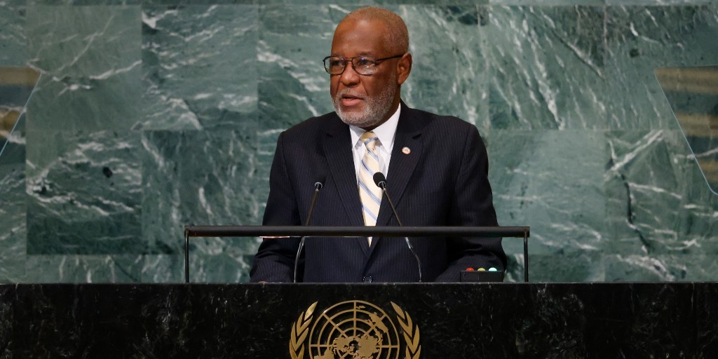 Haitis utrikesminister Jean Victor Geneus talar i FN:s generalförsamling.