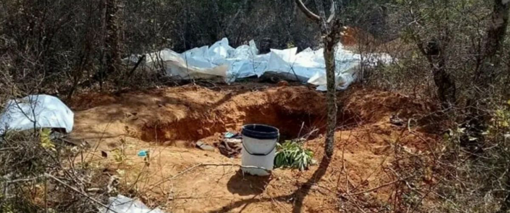 En massgrav med minst 25 kroppar har hittats i det östafrikanska landet Malawi.
