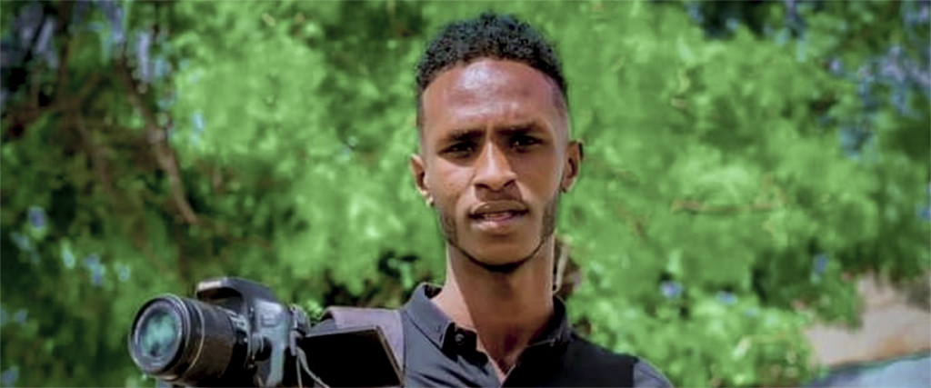Den somaliske journalisten Ahmed Mohamed Shukur dog i samband med ett bilbombsattentat i staden Basra.