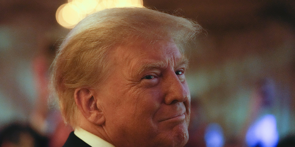 Donald Trump stängdes av från Twitter av den tidigare ledningen efter att anhängare till honom stormade Kapitolium den 6 januari 2021.