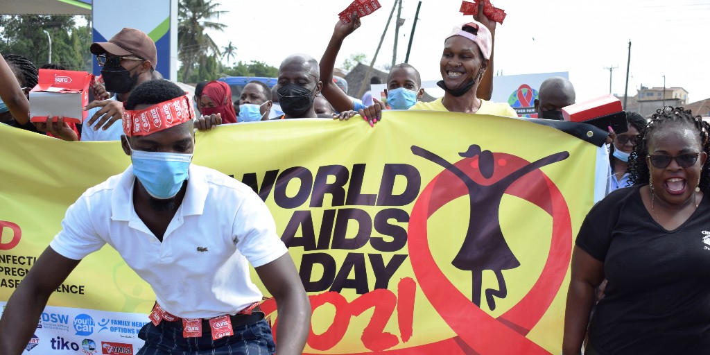 Världen kommer inte att kunna besegra aids så länge patriarkatet upprätthålls säger Winnie Byanyima, chef för FN:s program mot hiv och aids, Unaids, inför världsaidsdagen.