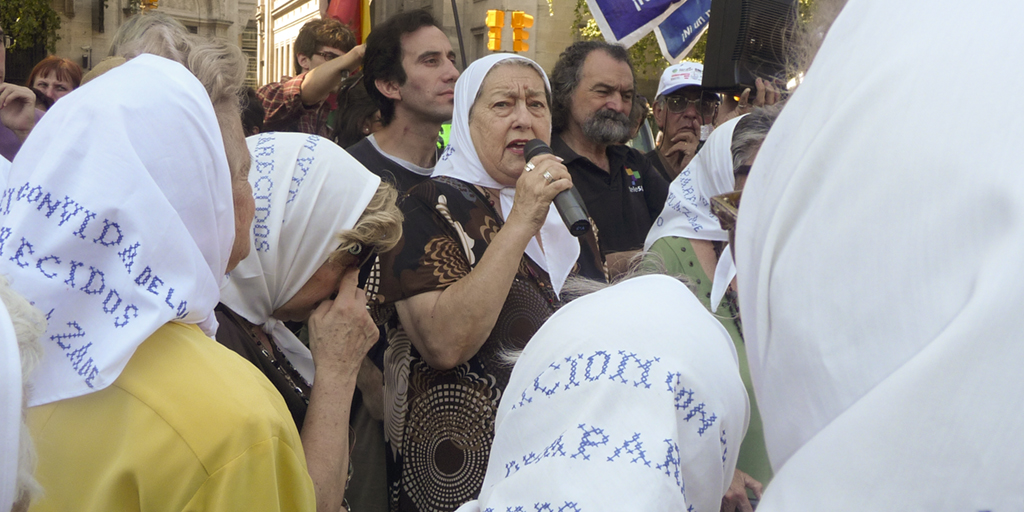 Hebe de Bonafini, ledare för organisationen Madres de Plaza de Mayo, har avlidit i Buenos Aires, 93 år gammal.