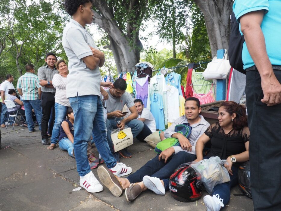 Nicaraguaner köar i juni 2018 för att förnya sina pass för att kunna lämna landet