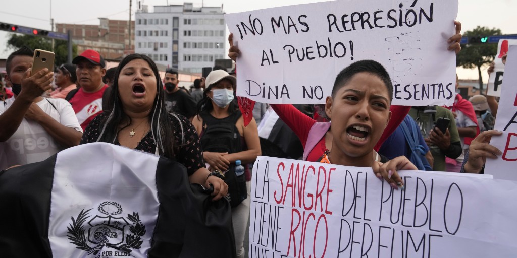 Regeringskritiska protester i Peru i förra veckan med budskapen: ”Ingen mer repression, Dina du representerar inte oss” med hänvisning till landets president som svors in efter att den avsatte Pedro Castillo i december förra året anklagades för att försöka genomföra en statskupp.