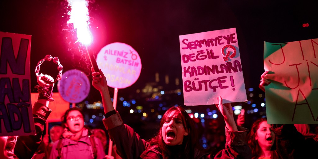 Kvinnorättsaktivister i Turkiet rasar efter att en turkisk man misstänks ha mördat sin fru.