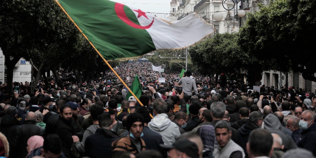 Gripandet av Ihsane El-Kadi och nedsläckningen av Radio M och Maghreb Emergent fördöms – den redan syrefattiga algeriska yttrandefriheten förvärras med hjälp av säkerhetslagar som trädde i kraft sommaren 2021.