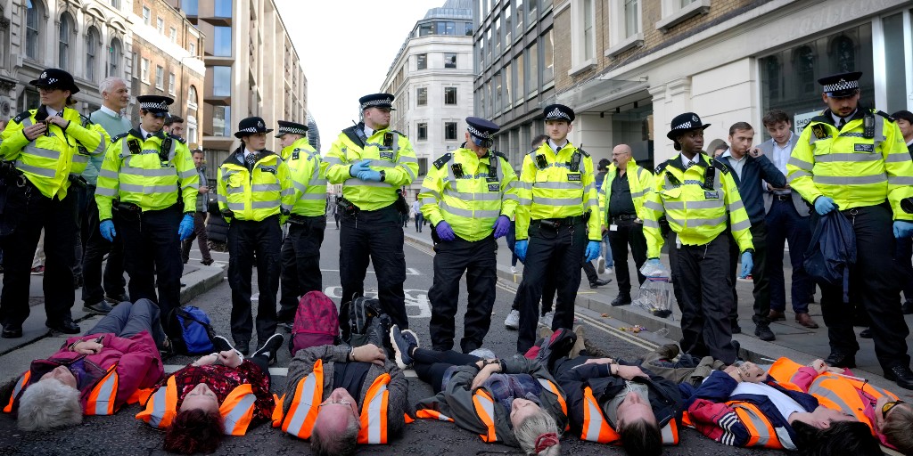 Den brittiska regeringen vill ge polis större makt att avsluta protester, även innan dessa orsakar större ordningsstörningar.