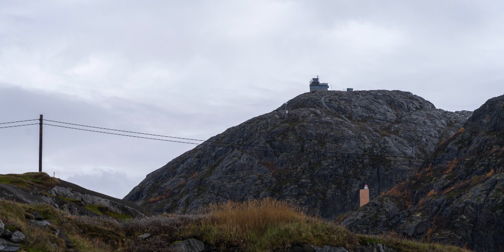 En rysk gränspostering, på andra sidan gränsen från Norge, nästan allra längst norrut vid Barentshavskusten.