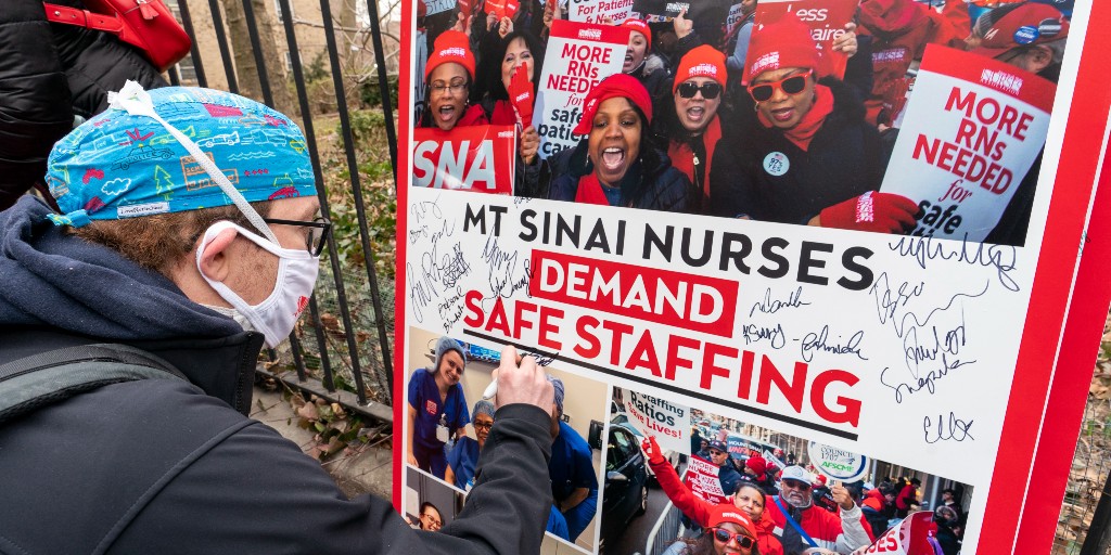 16 000 sjuksköterskor på åtta sjukhus i New York kommer att gå ut i strejk nästa måndag om ett avtal med arbetsgivarna inte nås innan dess.