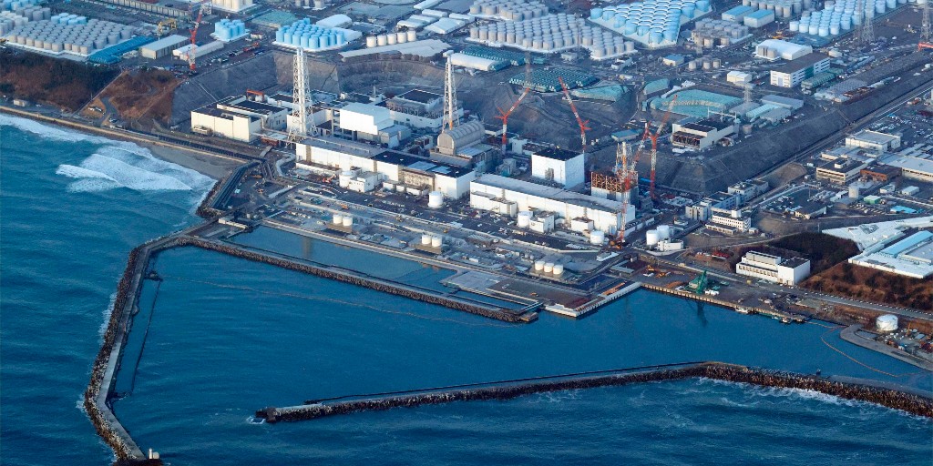 Japanska myndigheter ger grönt ljus åt energibolaget TEPCO att släppa ut 1,3 miljoner ton radioaktivt restvatten i Stilla havet i början av april.