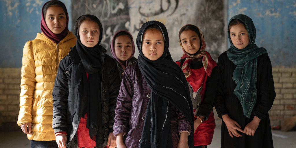 Att vara förälder i talibanernas Afghanistan är källa till konstant oro – och än mer så i de fall där barnen är döttrar, menar Aminulhaq Mayel som är biträdande landchef för Svenska Afghanistankommittén vid deras kontor i Kabul.