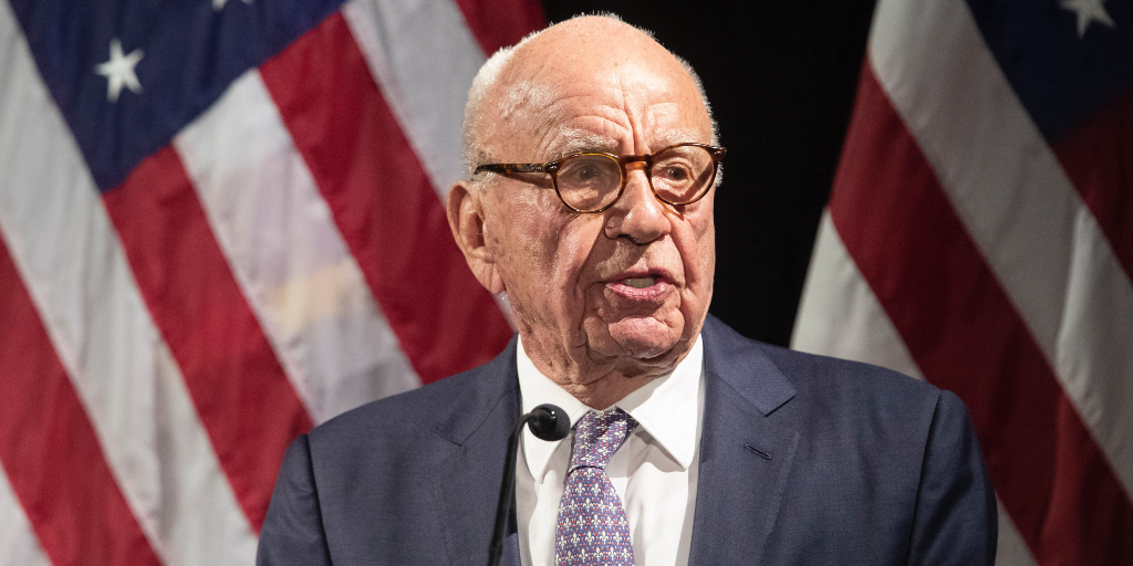 Fox-grundaren Rupert Murdoch medger i förhör att vissa av programledarna på Fox News spred lögner om fusk i presidentvalet 2020.