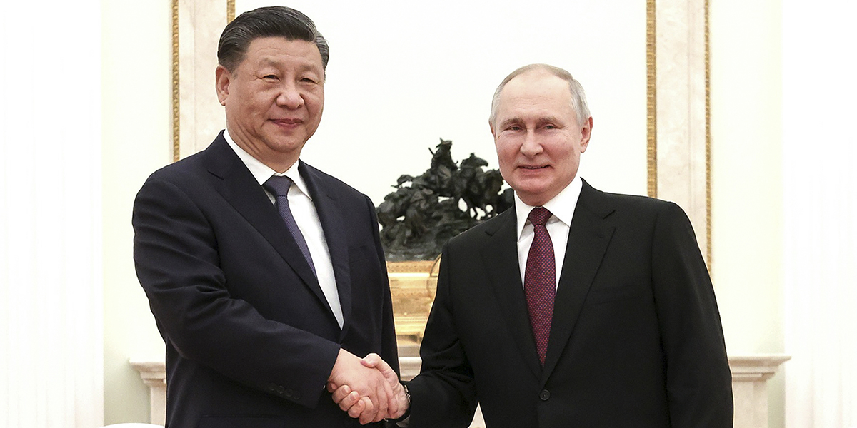 Kinas president Xi Jinping välkomnas till Kreml av Rysslands president Vladimir Putin.