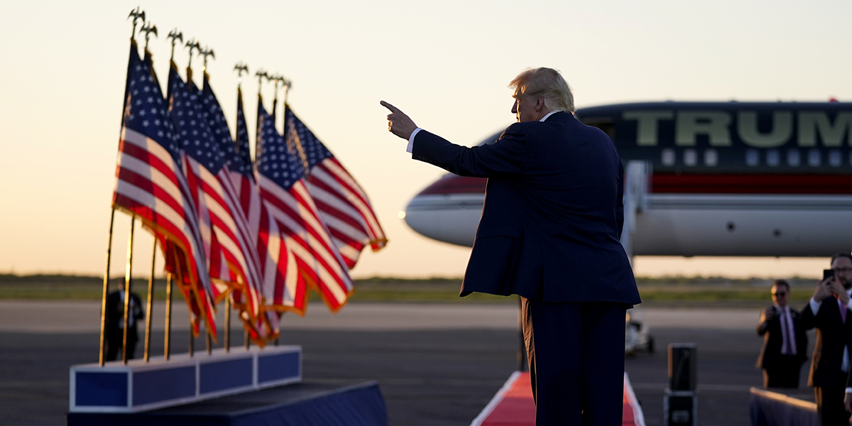 Tidigare president Donald Trump vid ett kampanjmöte på Waco Regional Airport, lördagen den 25 mars 2023, i Waco, Texas.
