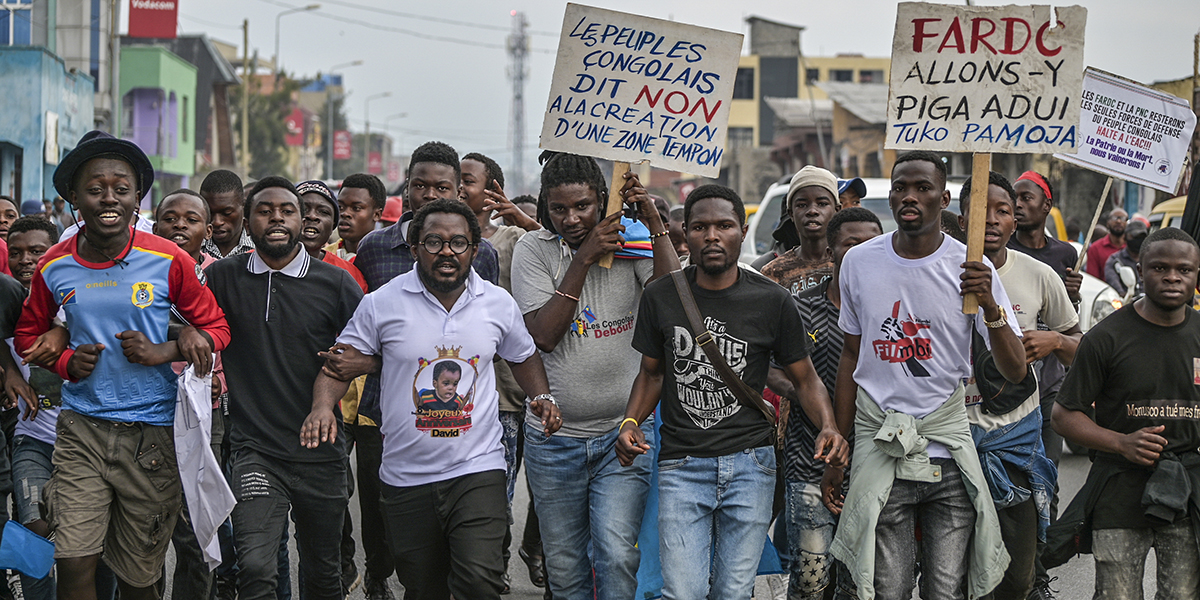 Invånare i Goma demonstrerar den 18 januari 2023 mot den planerade ankomsten av sydsudanesiska trupper som kommer att ansluta sig till kenyanska styrkor som är utplacerade för att hjälpa den kongolesiska armén i dess kamp mot M23-rebeller.