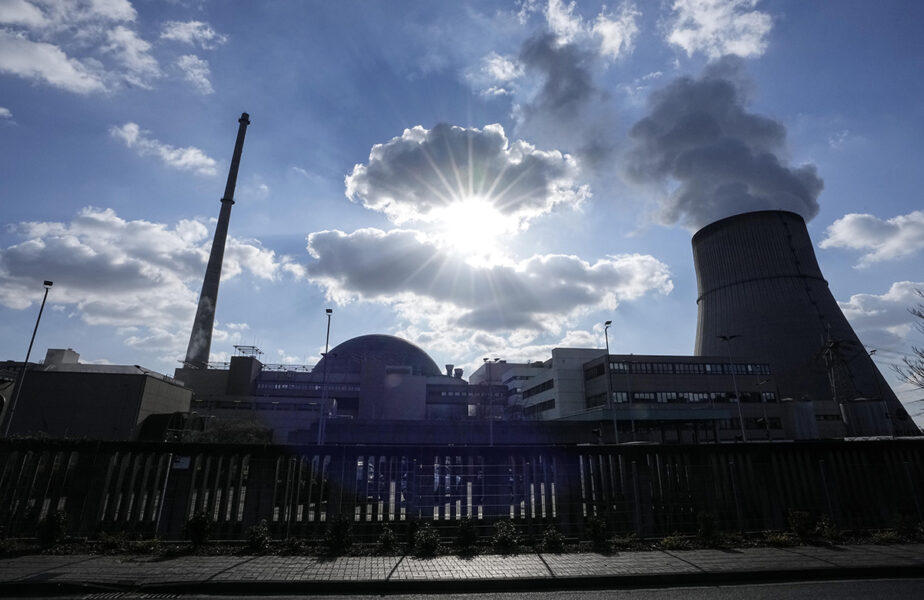 Kärnkraftverket Emsland i norra Tyskland är ett av de tre sista i landet och stängs på lördagen.