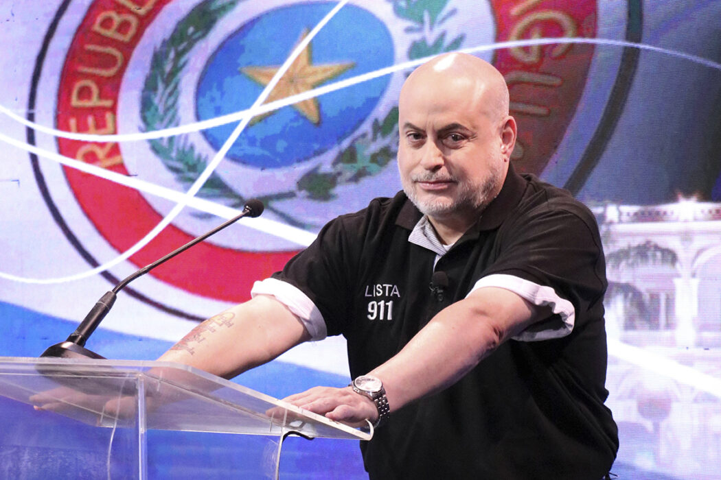 Paraguayo Cubas, National Crusade Partys presidentkandidat, deltar i en debatt i Asuncion, Paraguay, den 23 mars 2023