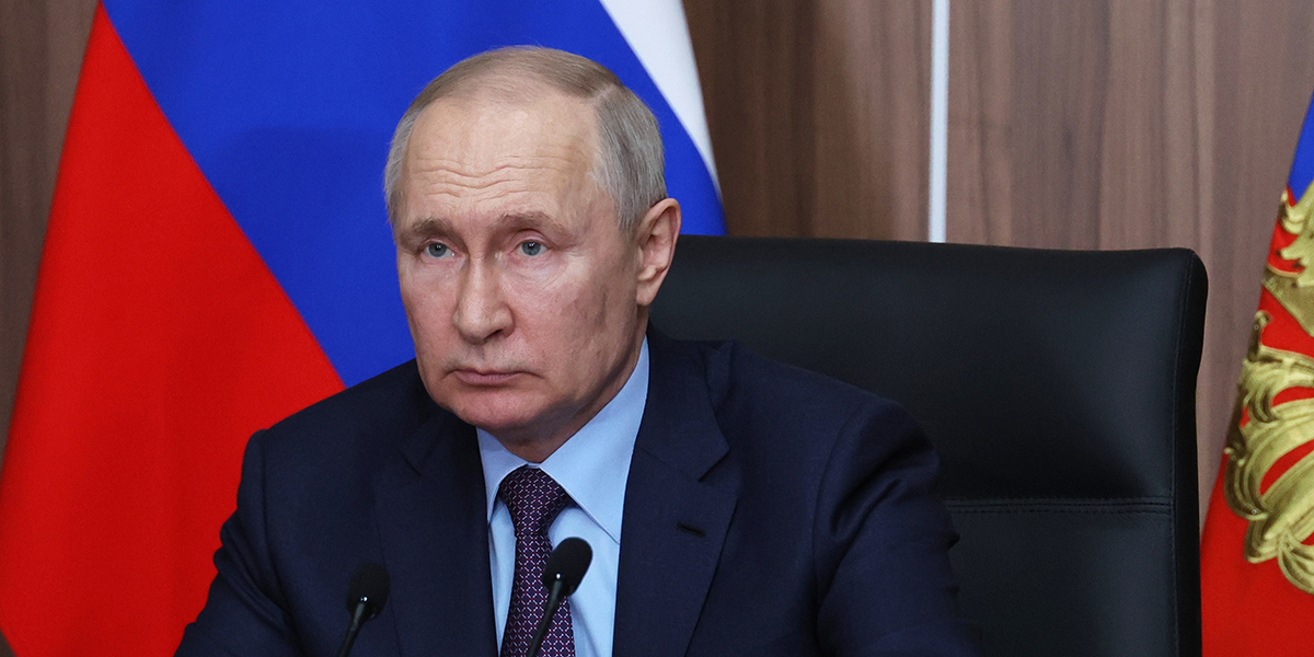 President Vladimir Putin har undertecknat en ny lag där maxstraffet för förräderi höjs från 20 år till livstid.