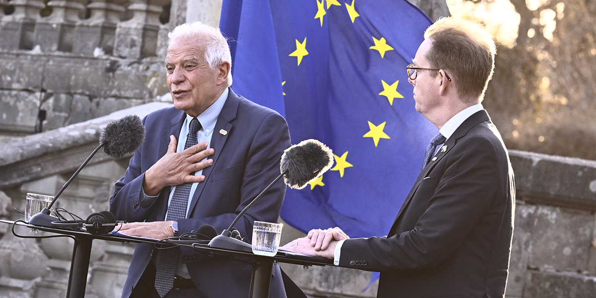 EU:s utrikesrepresentant Josep Borrell och Sveriges utrikesminister Tobias Billström (M) höll pressträff vid Steninge slott utanför Märsta.