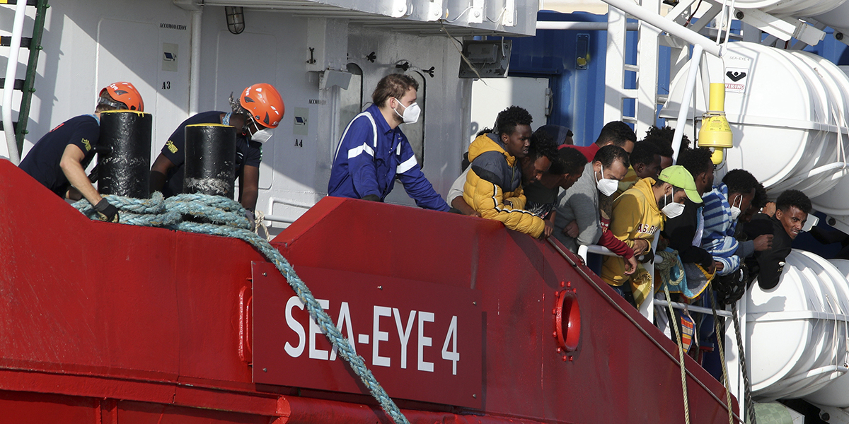 Sea Watch skepp Sea Eye 4 straffas för att ha gjort två livräddningar under samma resa.