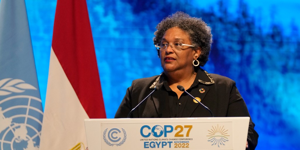 Barbados premiärminister Mia Mottley och hennes ekonomiska rådgivare Avinash Persaud vill se radikala åtgärder för att förhindra världen från att drunkna av havsnivåhöjningar.
