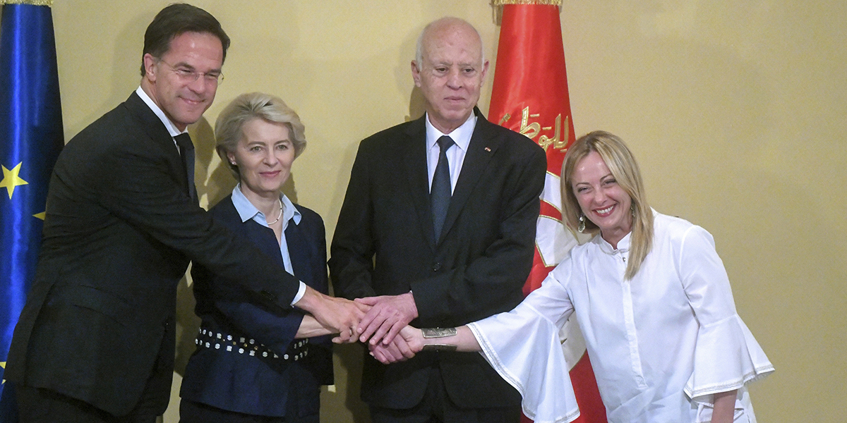 Från vänster Nederländernas premiärminister Mark Rutte, EU-kommissionens ordförande Ursula von der Leyen, Tunisiens president Kais Saied och Italiens premiärminister Giorgia Meloni, efter söndagens uppgörelse.