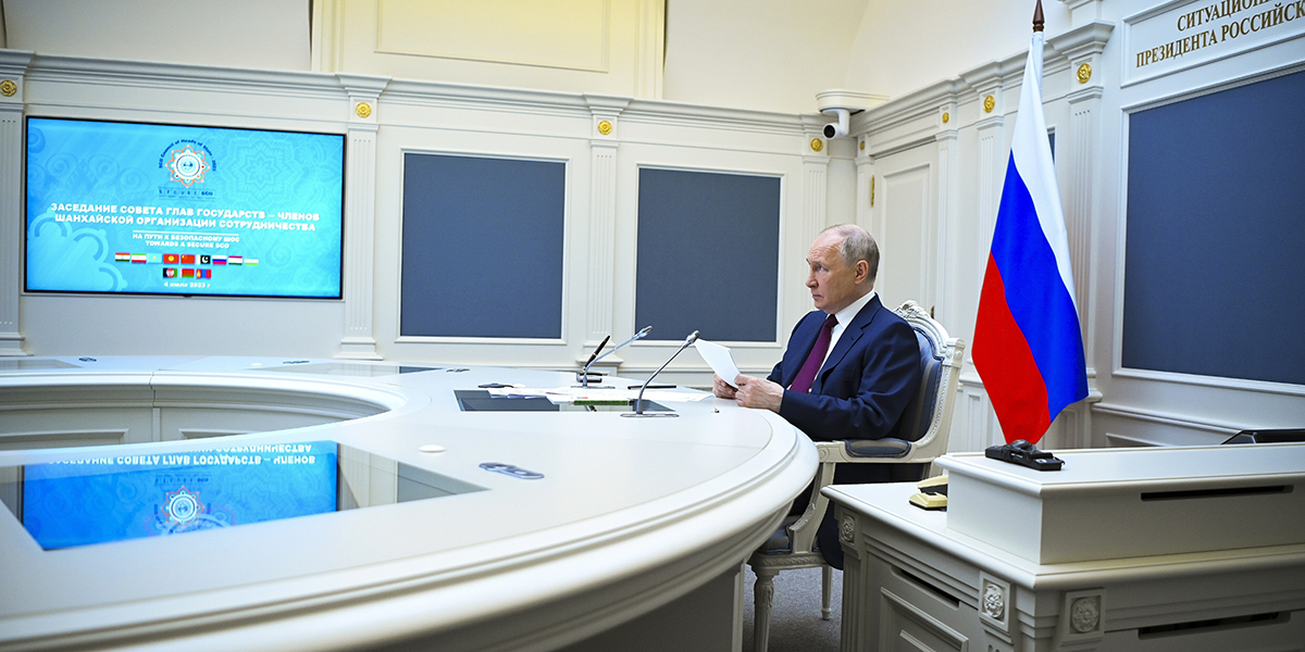 Rysslands president Vladimir Putin under videomötet med SCO-ländernas ledare på tisdagen.