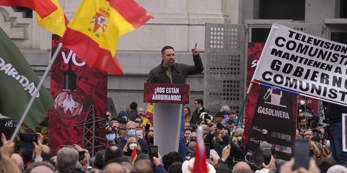 Vox partiledare Santiago Abascal under ett tal i Madrid.