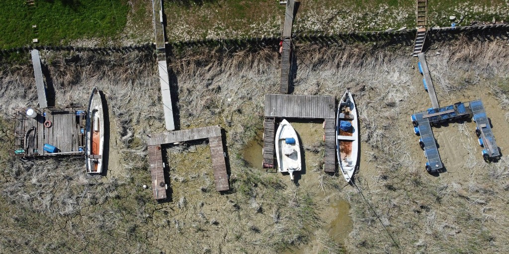 I maj låg båtar på land i det som vanligtvis är ett varv i Toricella, nära Cremona, vid floden Po.