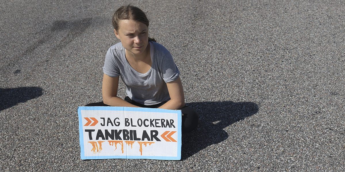 Klimataktivisten Greta Thunberg deltar i en klimataktion i Oljehamnen i Malmö.