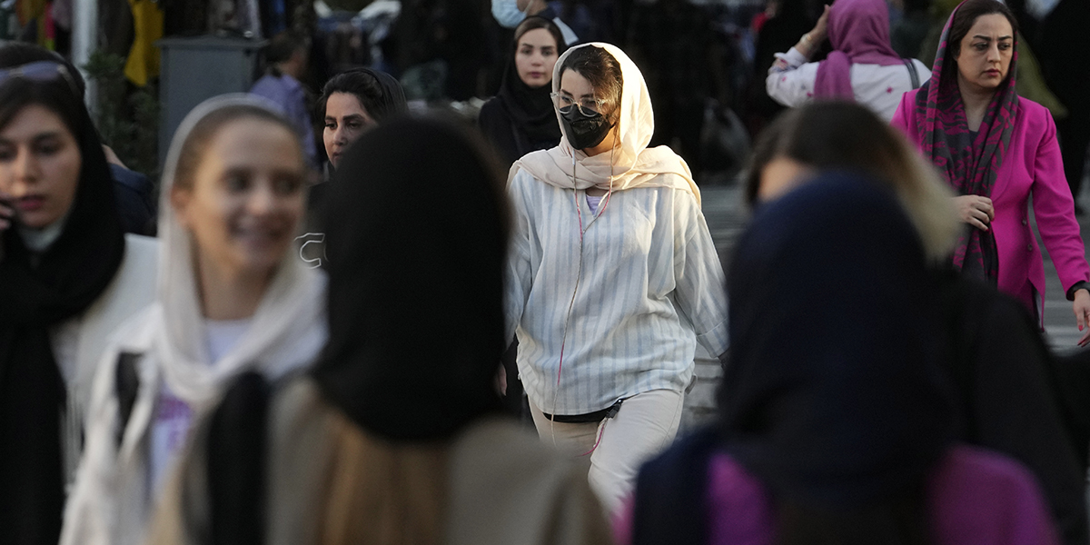 Irans nya lag om "genusapartheid" innebär att kvinnor kan fängslas i upp till tio år om de inte bär hijab.